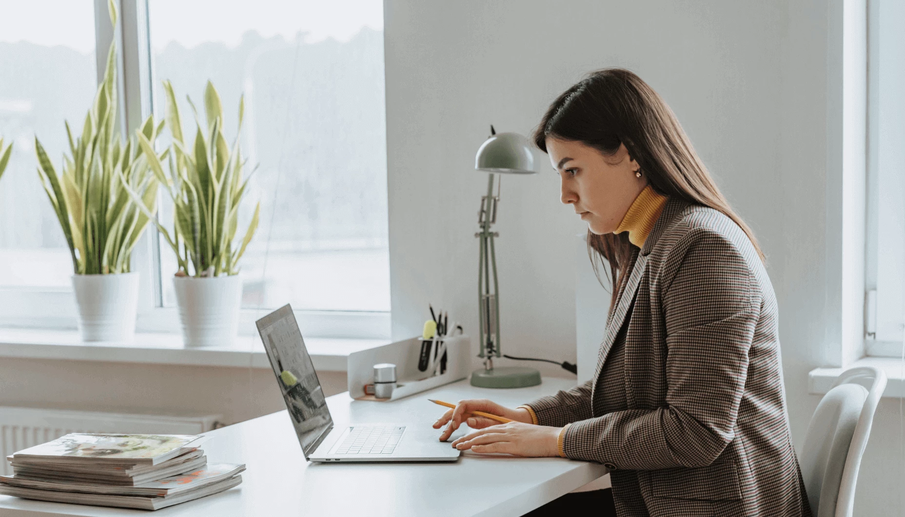 the-girl-work-at-the-office